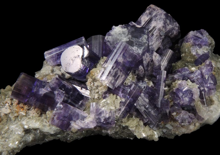 Fluorapatite on Muscovite from Lavra da Golconda, near Governador Valadares, Minas Gerais, Brazil