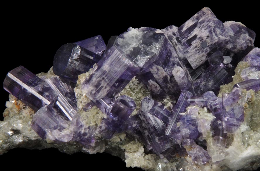 Fluorapatite on Muscovite from Lavra da Golconda, near Governador Valadares, Minas Gerais, Brazil