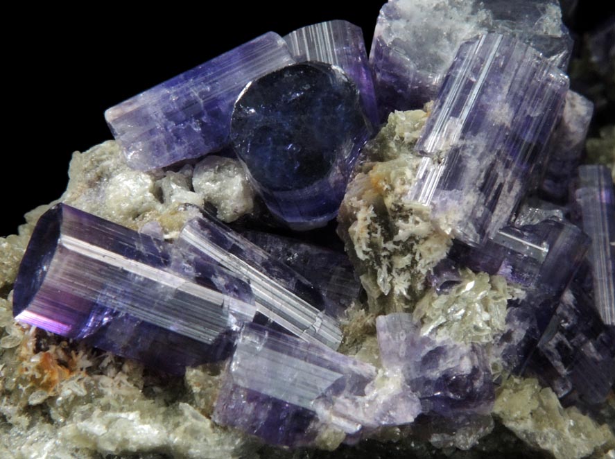 Fluorapatite on Muscovite from Lavra da Golconda, near Governador Valadares, Minas Gerais, Brazil