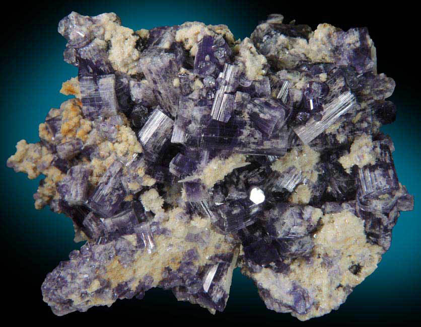 Fluorapatite with Bertrandite on Albite from Lavra da Golconda, near Governador Valadares, Minas Gerais, Brazil