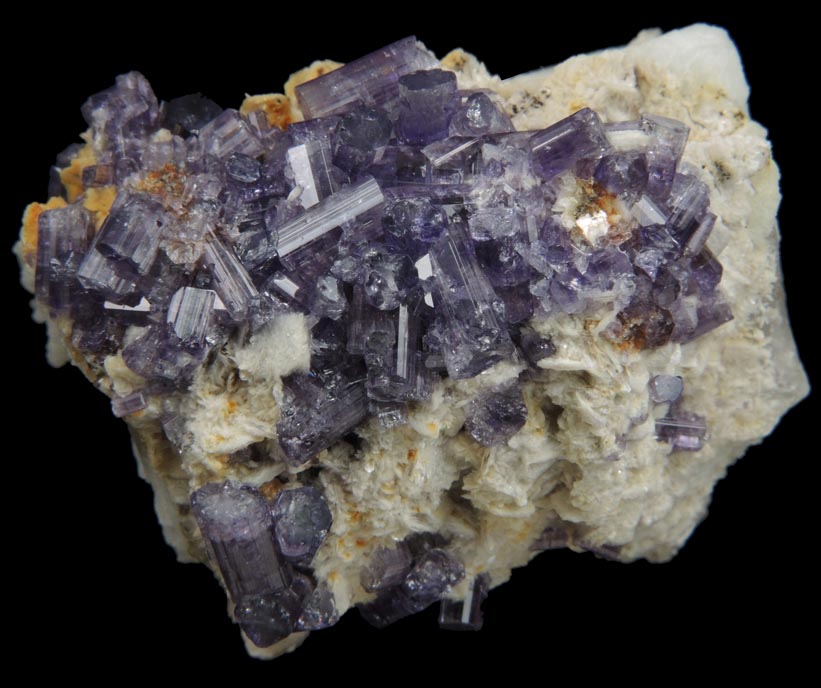 Fluorapatite with Bertrandite on Albite from Lavra da Golconda, near Governador Valadares, Minas Gerais, Brazil