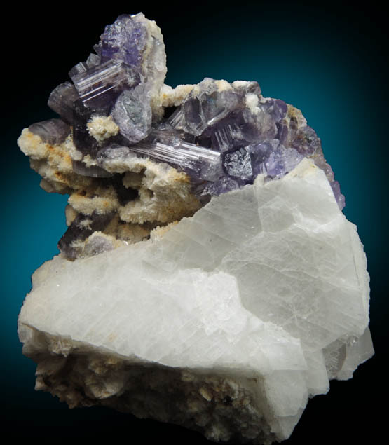 Fluorapatite with Bertrandite on Albite from Lavra da Golconda, near Governador Valadares, Minas Gerais, Brazil