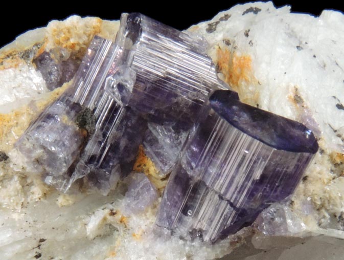 Fluorapatite with Bertrandite on Albite-Quartz from Lavra da Golconda, near Governador Valadares, Minas Gerais, Brazil