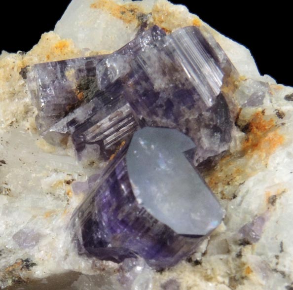 Fluorapatite with Bertrandite on Albite-Quartz from Lavra da Golconda, near Governador Valadares, Minas Gerais, Brazil