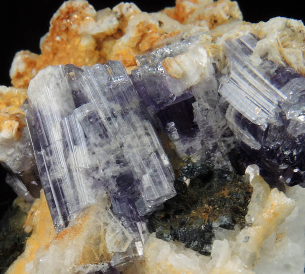 Fluorapatite with Bertrandite on Albite-Quartz from Lavra da Golconda, near Governador Valadares, Minas Gerais, Brazil