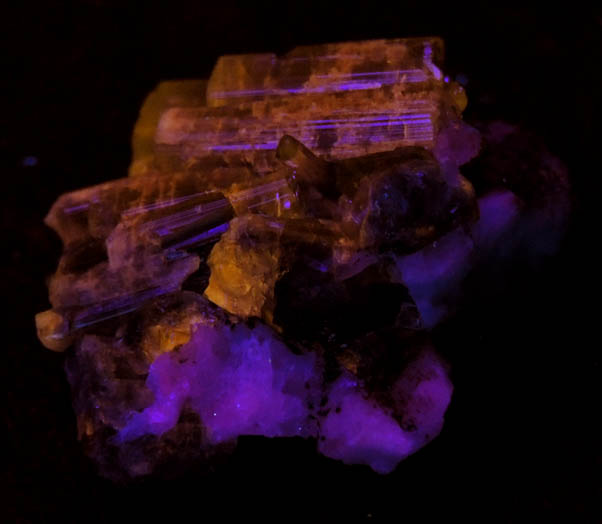 Fluorapatite on Albite from Lavra da Golconda, near Governador Valadares, Minas Gerais, Brazil