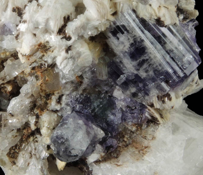 Fluorapatite on Quartz-Albite with Bertrandite from Lavra da Golconda, near Governador Valadares, Minas Gerais, Brazil