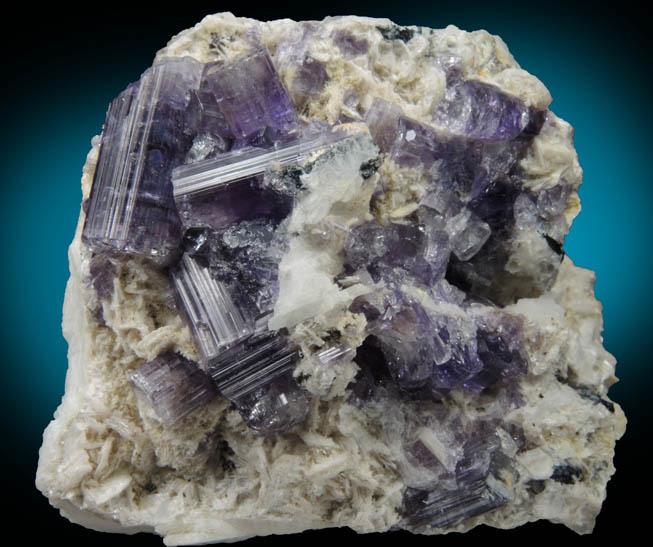 Fluorapatite with Bertrandite on Albite from Lavra da Golconda, near Governador Valadares, Minas Gerais, Brazil