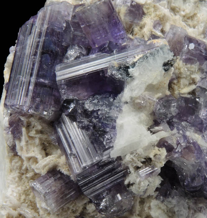 Fluorapatite with Bertrandite on Albite from Lavra da Golconda, near Governador Valadares, Minas Gerais, Brazil