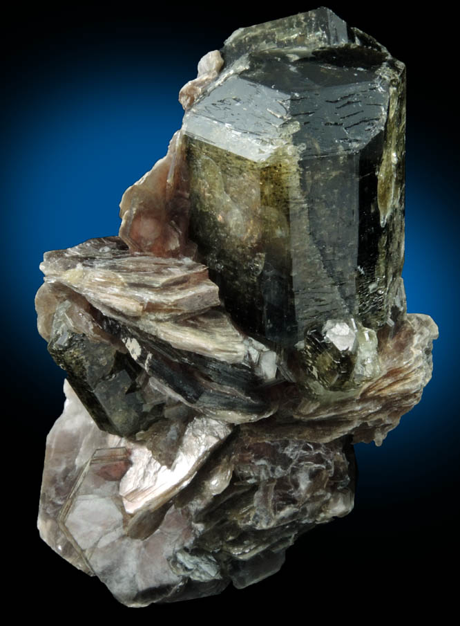 Fluorapatite with Muscovite from Lavra do Joo Pinto, Fazenda Santa Elisa, Conselheiro Pena, Minas Gerais, Brazil