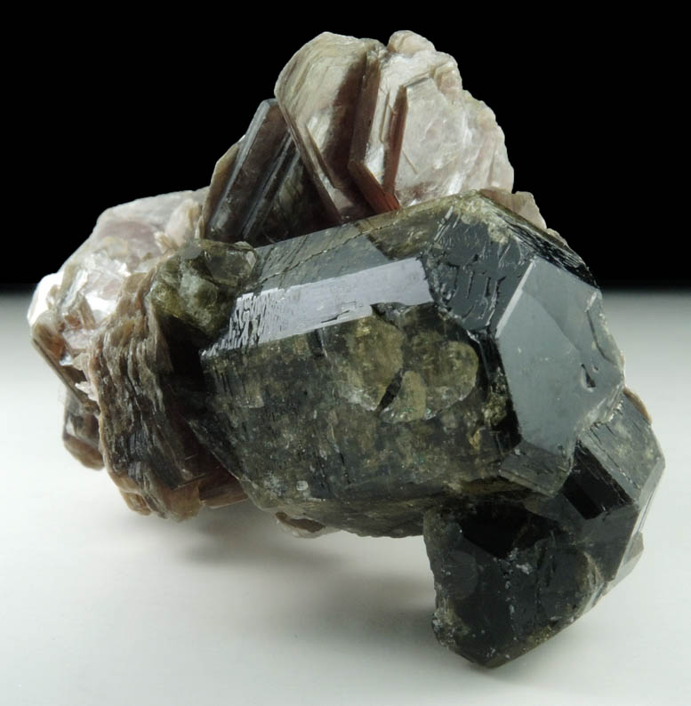 Fluorapatite with Muscovite from Lavra do Joo Pinto, Fazenda Santa Elisa, Conselheiro Pena, Minas Gerais, Brazil