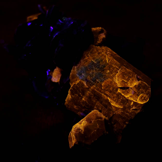 Fluorapatite with Muscovite from Lavra do Joo Pinto, Fazenda Santa Elisa, Conselheiro Pena, Minas Gerais, Brazil