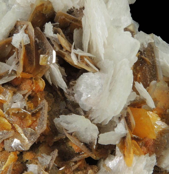 Barite on Wulfenite and Mimetite from San Francisco Mine, Cerro Prieto, north of Cucurpe, Sonora, Mexico