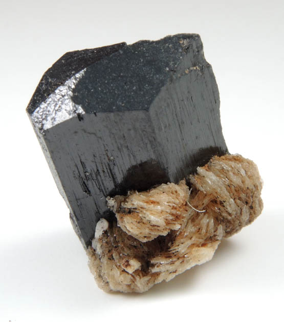 Arfvedsonite (rare twinned terminated crystals) with Albite from Hurricane Mountain, east of Intervale, Carroll County, New Hampshire