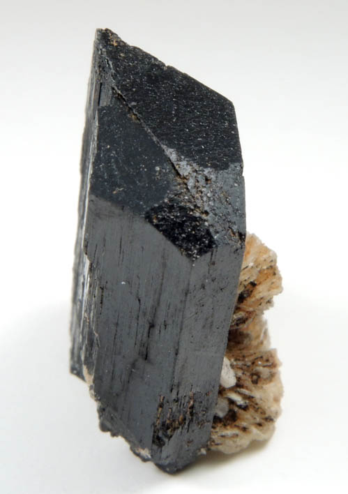 Arfvedsonite (rare twinned terminated crystals) with Albite from Hurricane Mountain, east of Intervale, Carroll County, New Hampshire