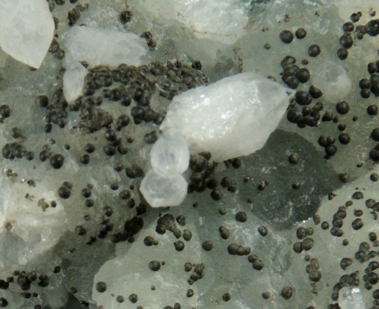 Quartz on Prehnite with Pumpellyite-(Mg) from O and G Industries Southbury Quarry, Southbury, New Haven County, Connecticut