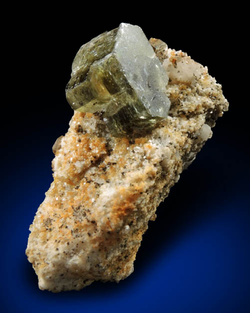 Fluorapatite and Eosphorite (?) on Albite from Jos Pinto Mine, Jaguarau Pegmatite, Minas Gerais, Brazil