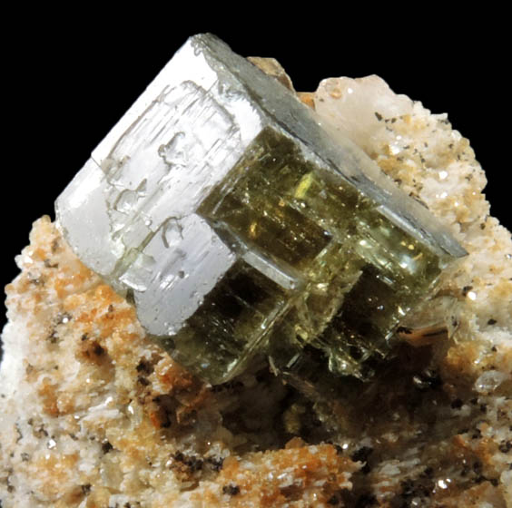 Fluorapatite and Eosphorite (?) on Albite from Jos Pinto Mine, Jaguarau Pegmatite, Minas Gerais, Brazil