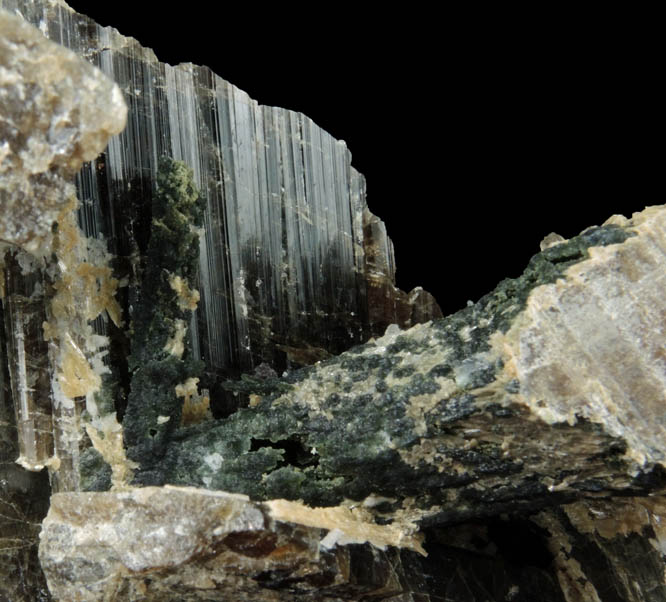 Diopside on Vesuvianite from Goodall Farm Quarry, Sanford, York County, Maine