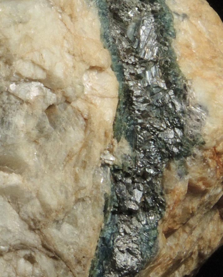 Lllingite with Elbaite Tourmaline in Albite from Ingersoll Mine, Keystone District, Pennington County, South Dakota