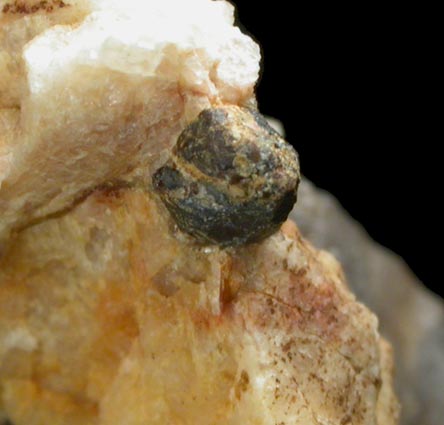 Microlite from Hollister Quarry, South Glastonbury, Hartford County, Connecticut