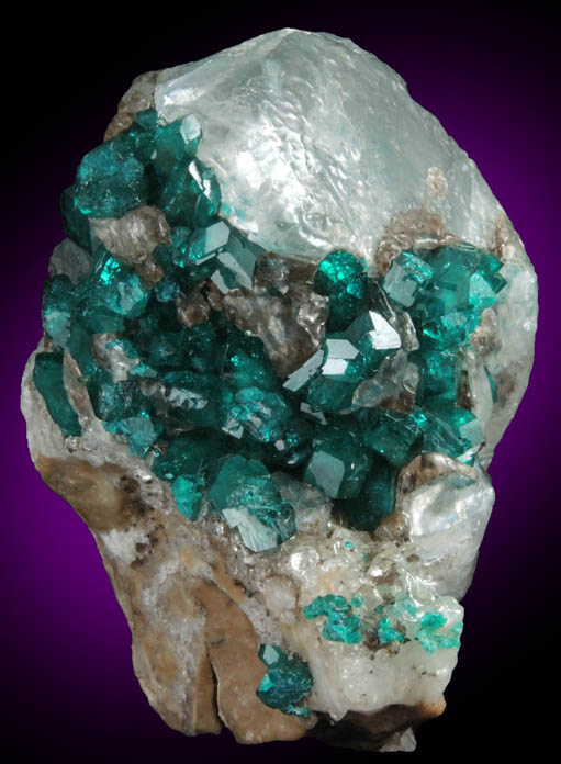 Dioptase on Calcite from Altyn-Tyube, 66 km east of Karagandy, Karaganda Oblast', Kazakhstan (Type Locality for Dioptase)