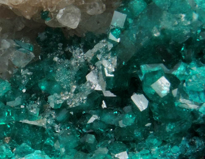 Dioptase on Calcite from Altyn-Tyube, 66 km east of Karagandy, Karaganda Oblast', Kazakhstan (Type Locality for Dioptase)