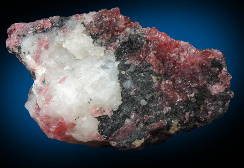 Eudialyte, Kataphorite, Albite from Kipawa Complex, Villedieu Twp., Qubec, Canada