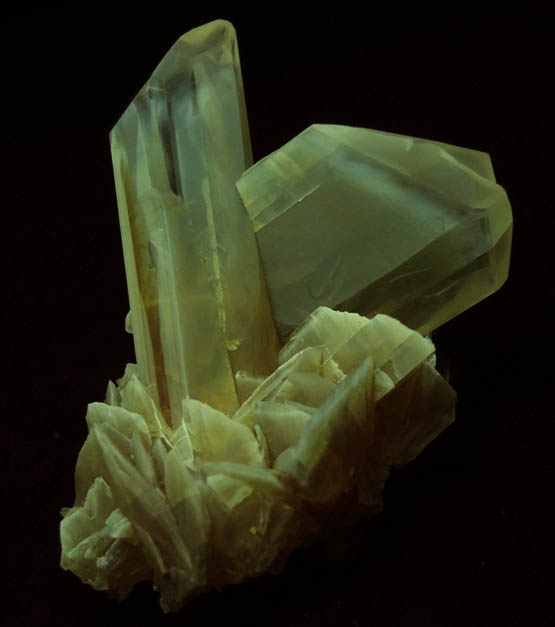 Gypsum (twinned crystals) from Salinas de Otuma, Pisco Province, Ica Department, Peru