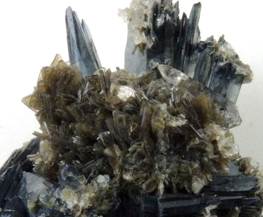 Arrojadite-(KFe) and Vivianite from Big Fish River, 67 km northwest of Aklavik, Yukon, Canada