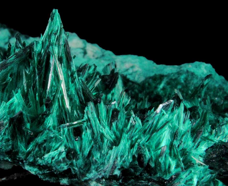 Brochantite from Milpillas Mine, Cuitaca, Sonora, Mexico