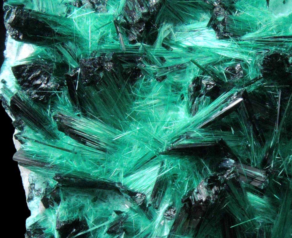 Brochantite from Milpillas Mine, Cuitaca, Sonora, Mexico