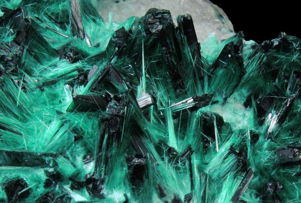 Brochantite from Milpillas Mine, Cuitaca, Sonora, Mexico