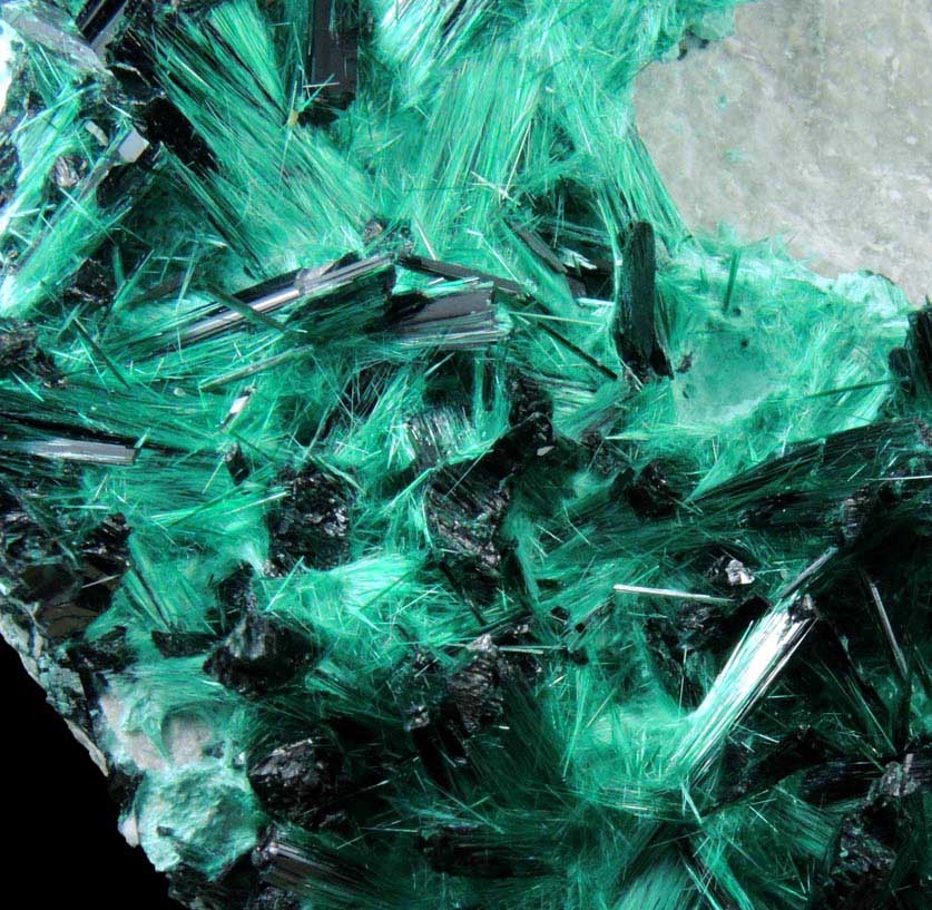 Brochantite from Milpillas Mine, Cuitaca, Sonora, Mexico