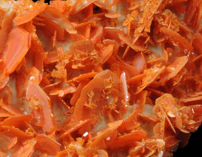 Wulfenite on Calcite from Jianshan Mine, Kuruktag Mountains, 300 km southeast of rmqi, Shanshan County, Xinjiang Uygur Region, China