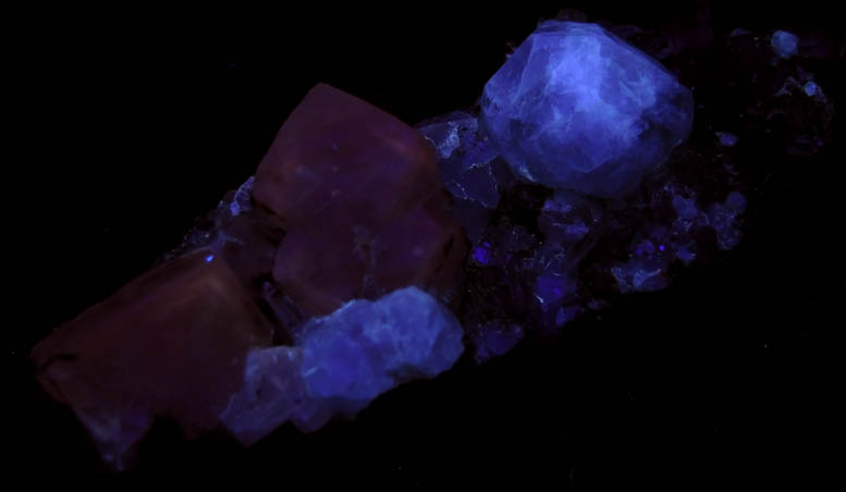 Analcime and Calcite on Prehnite and Quartz from Goboboseb Mountains, 43 km west of Brandberg Mountain, Erongo region, Namibia