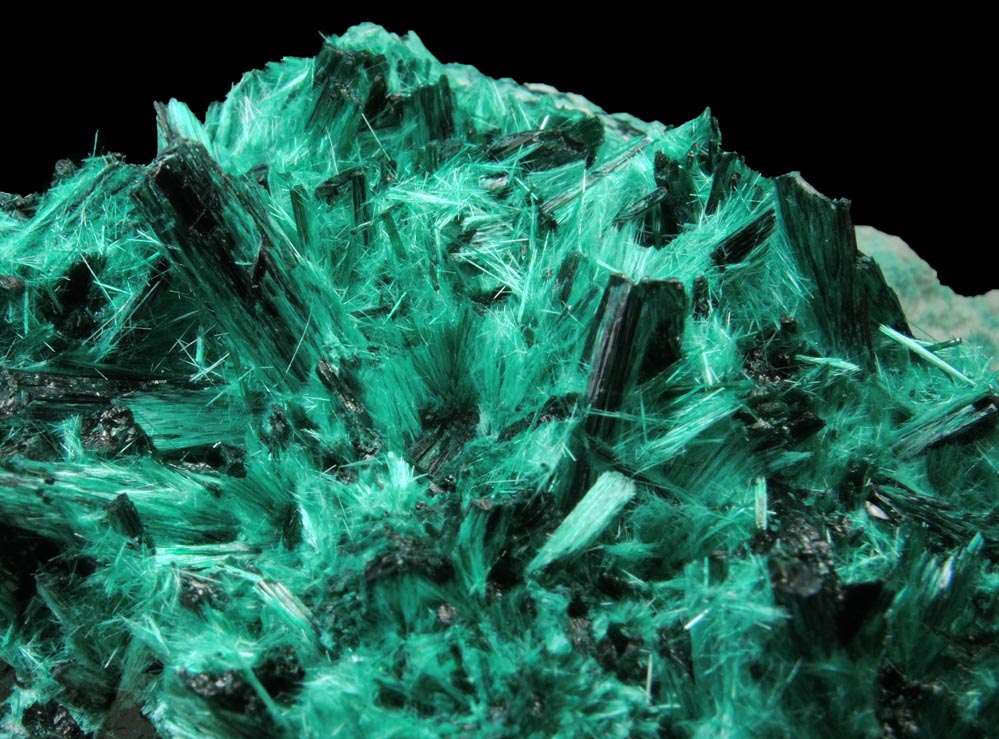 Brochantite from Milpillas Mine, Cuitaca, Sonora, Mexico