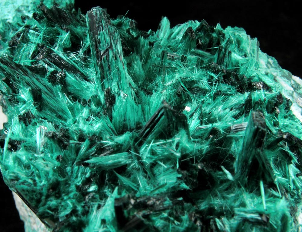 Brochantite from Milpillas Mine, Cuitaca, Sonora, Mexico