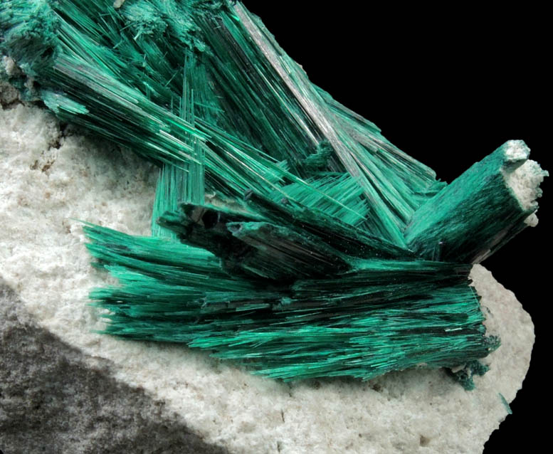 Brochantite from Milpillas Mine, Cuitaca, Sonora, Mexico