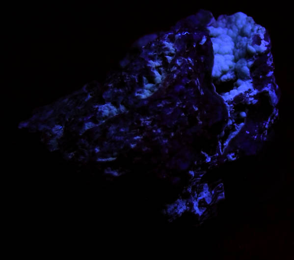 Photo below under shortwave ultraviolet illumination of Phosphohedyphane with Vanadinite from Cove Vein, Whytes Cleuch, Wanlockhead, Dumfriesshire, Scotland Phosphohedyphane with Vanadinite from Cove Vein, Whytes Cleuch, Wanlockhead, Dumfriesshire, Scotland