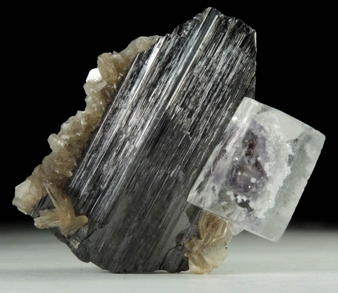 Bournonite, Dolomite and Jamesonite-Boulangerite inclusions in Fluorite on Ferberite from Yaogangxian Mine, Nanling Mountains, Hunan, China