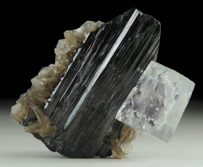 Bournonite, Dolomite and Jamesonite-Boulangerite inclusions in Fluorite on Ferberite from Yaogangxian Mine, Nanling Mountains, Hunan, China