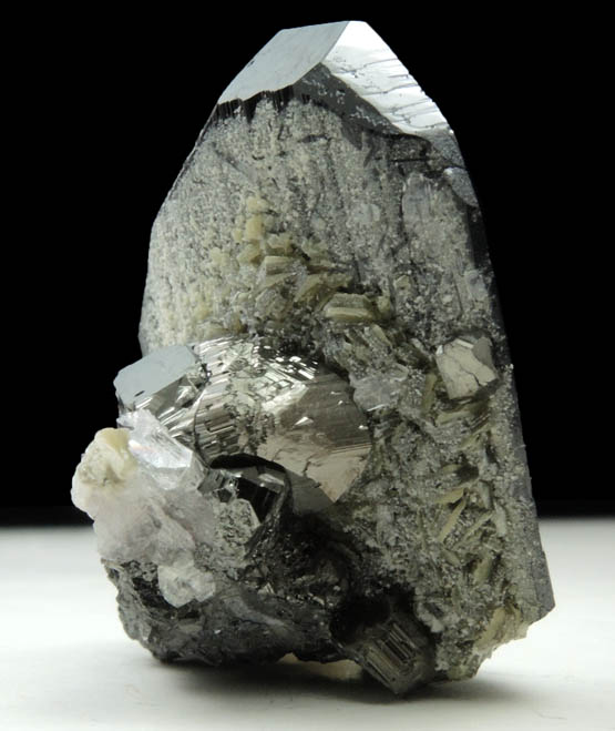 Stannite and Muscovite on Ferberite from Yaogangxian Mine, Nanling Mountains, Hunan, China