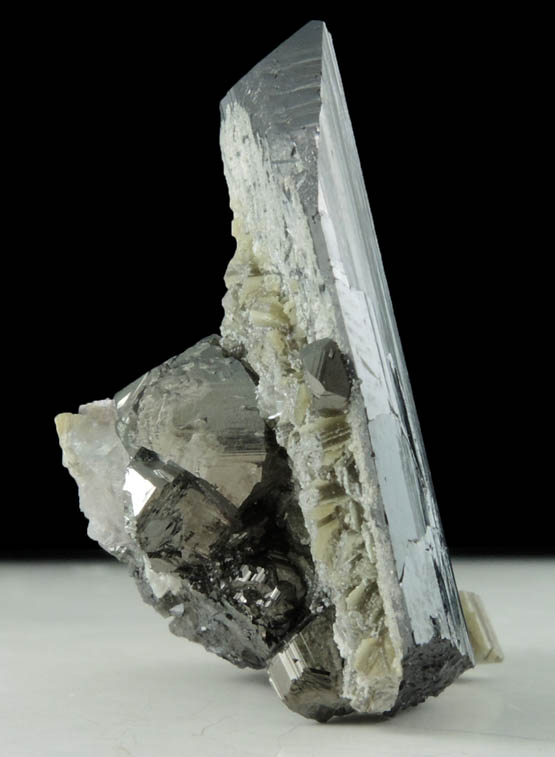 Stannite and Muscovite on Ferberite from Yaogangxian Mine, Nanling Mountains, Hunan, China