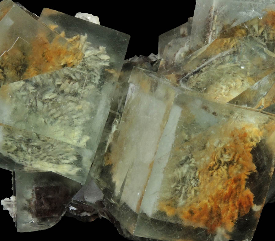 Fluorite with internal phantom-growth zones and inclusions from Yaogangxian Mine, Nanling Mountains, Hunan, China