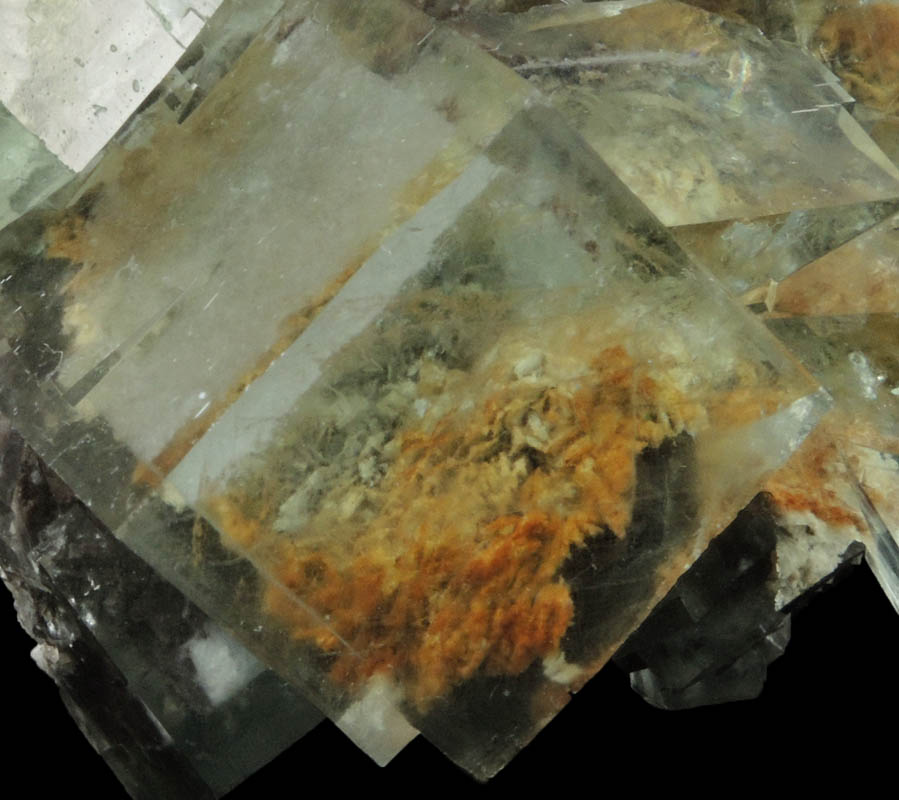 Fluorite with internal phantom-growth zones and inclusions from Yaogangxian Mine, Nanling Mountains, Hunan, China