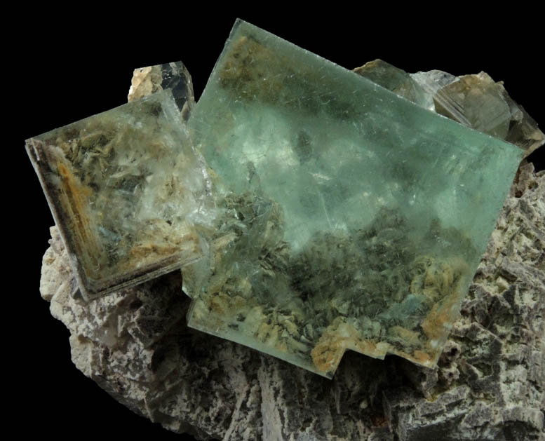 Fluorite with internal phantom-growth zones and inclusions from Yaogangxian Mine, Nanling Mountains, Hunan, China