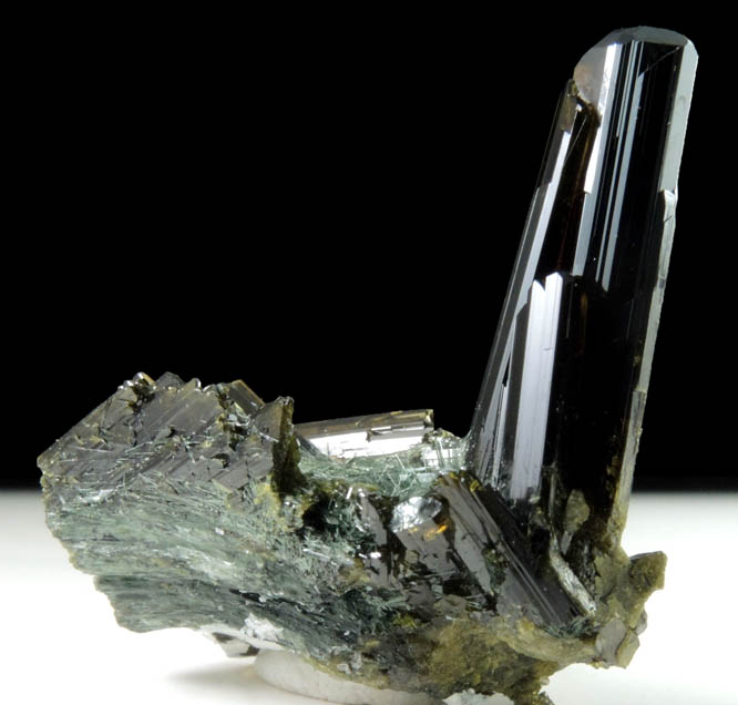 Epidote on Actinolite var. Byssolite from Knappenwand, Untersulzbachtal, near Salzburg, Austria