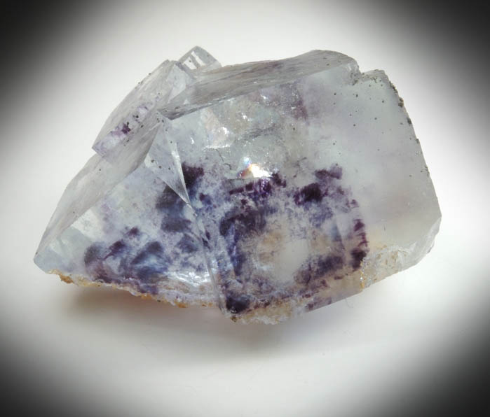 Fluorite with phantom-growth zones from Yaogangxian Mine, Nanling Mountains, Hunan, China