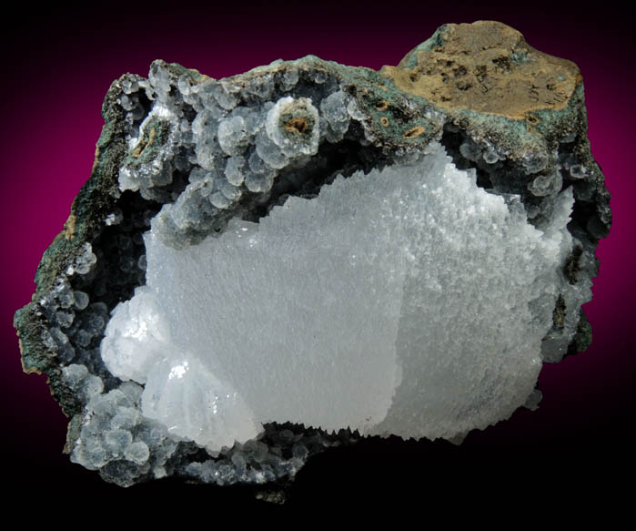 Epistilbite and Stellerite on Quartz var. Chalcedony from Jalgaon, Maharashtra, India